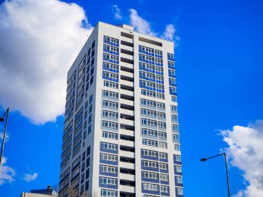 Çoklu aile konutları yapım aşamasında. 