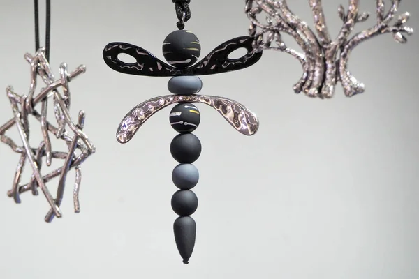 Smycken Tillverkade Oädel Metall Och Prydnadsstenar Billiga — Stockfoto