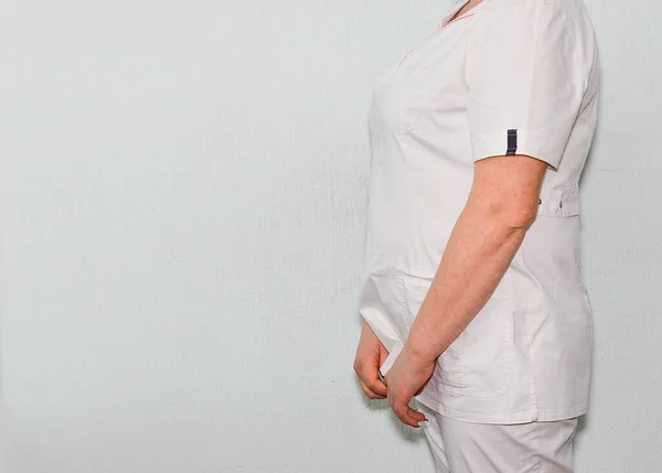 Arzt Oder Krankenschwester Einem Weißen Oder Farbigen Gewand Oder Anzug — Stockfoto