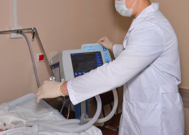 medical staff, a doctor or a nurse, does her job 