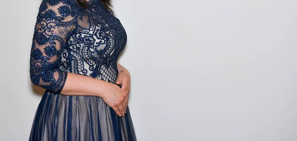 Frau Einem Eleganten Kleid Aus Dünnem Oder Transparentem Stoff — Stockfoto