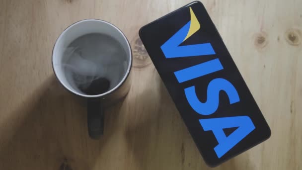 Logo Visa Smartfonie Systemem Android Gorącą Filiżanką Kawy Visa Płatności — Wideo stockowe
