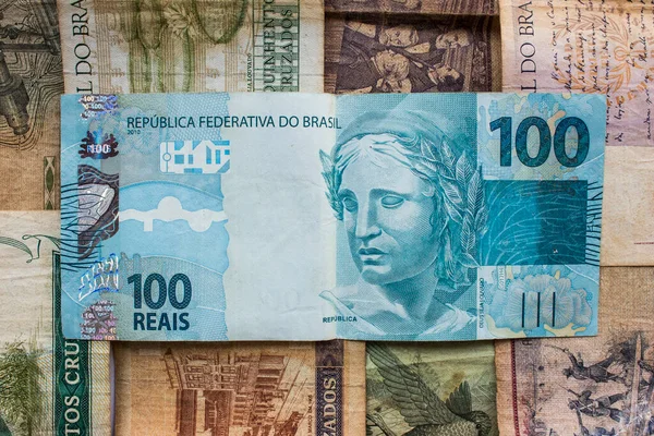 Hundra Reais Btl Brasiliansk Blå Sedel Ovanpå Tidigare Nationella Valutor — Stockfoto