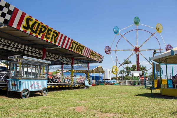 Ibitinga Brazilië 2021 Popcorn Stand Bumper Cars Carrousel Groot Wiel — Stockfoto