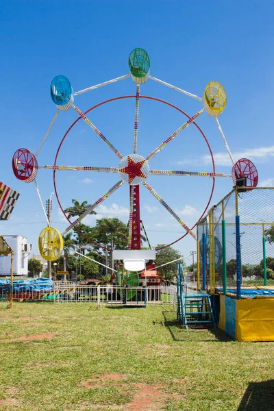 Ibitinga Brasil 2021 Rueda Grande Parque Atracciones Urbano Campo Brasileño —  Fotos de Stock