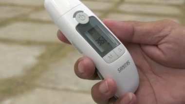 Vietnamlılar covid-19 salgınına karşı savaşıyor. 