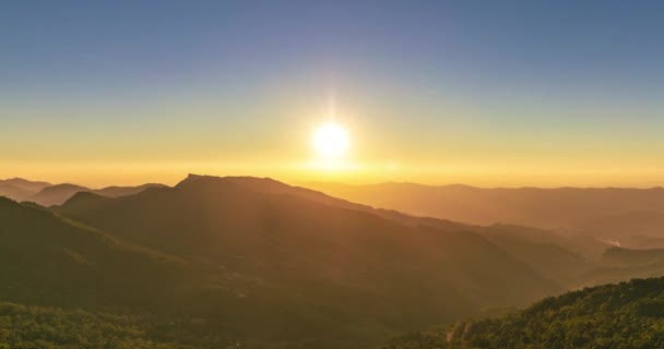 日没の山の中でフーチーDuen チェンマイ 時間の経過 — ストック動画