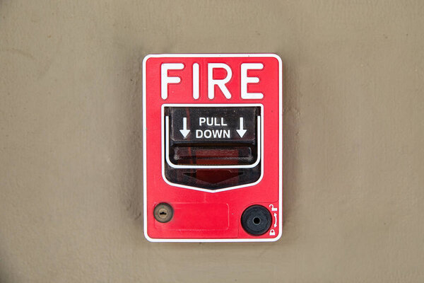 Пожарная сигнализация включена на стене, пожарная сигнализация. Пожарное оборудование