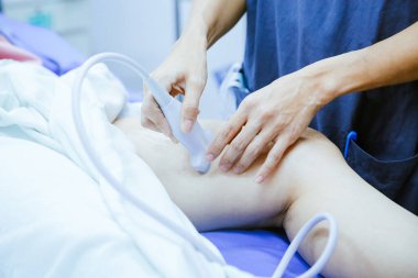 Kalçasında, bacağında ultrason damarları var.