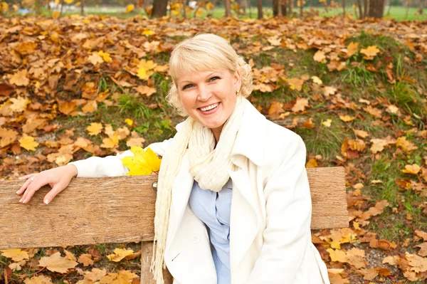 Autumn woman — Stock Photo, Image