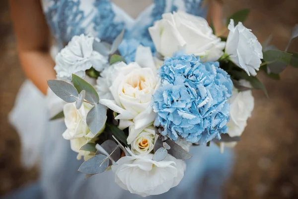 結婚式の花束を閉じる 青い花 — ストック写真