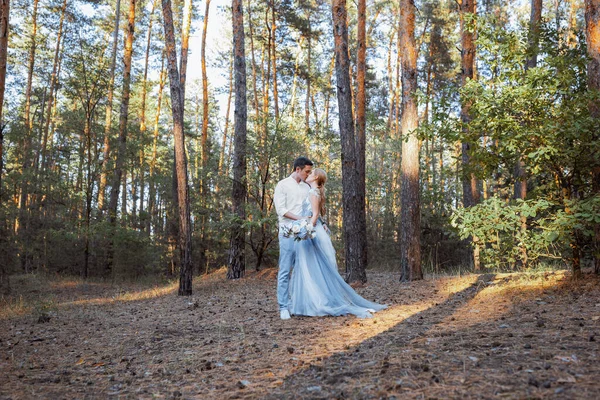 Happy Young Couple Evening Walk Forest Lake Bride Wearing Blue — Stock Photo, Image