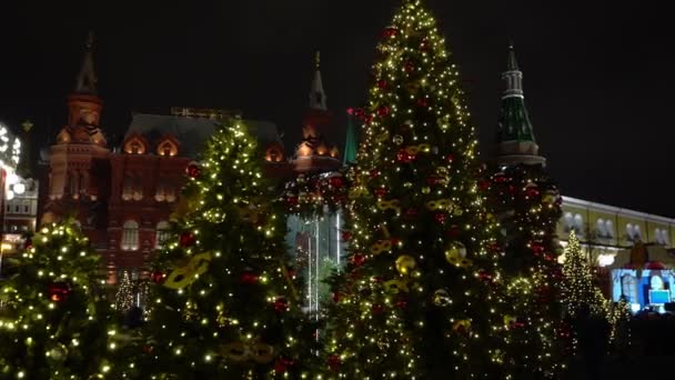 Bożonarodzeniowe iluminacje na ulicach miasta, jasna dekoracja miasta — Wideo stockowe