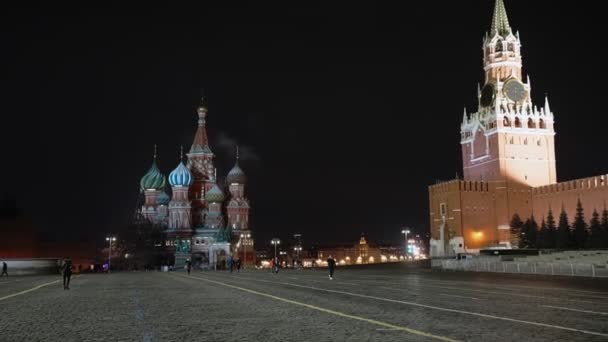 MOSCOW, RUSSIA december, 2020: Червона площа напередодні новорічних канікул вночі — стокове відео