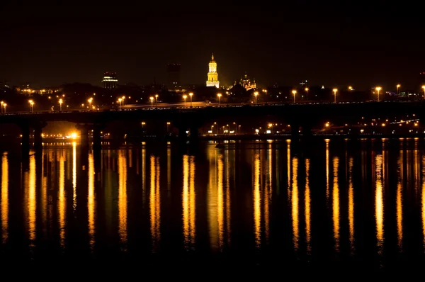 Правый берег Киева ночью — стоковое фото