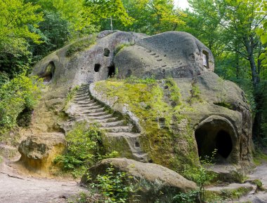 Eski mağara Manastırı