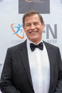 Michael Pare, Universal City Hilton, Los Angeles, CA 'da 24 Nisan 2021' de düzenlenen operasyon için Suzanne DeLaurentiis Prodüksiyon 'a katılıyor.