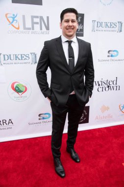 John Smith, Suzanne DeLaurentiis Prodüksiyon 'a katılarak 24 Nisan 2021' de Universal City Hilton, Los Angeles, CA 'da düzenlenen Hollywood operasyonu yararına bir Oscarlar Öncesi Öğle Yemeği Galası ve Gifting Süiti sunar.