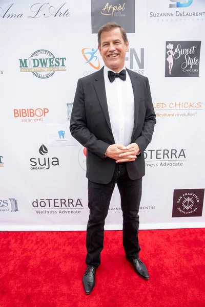 Michael Pare, Universal City Hilton, Los Angeles, CA 'da 24 Nisan 2021' de düzenlenen operasyon için Suzanne DeLaurentiis Prodüksiyon 'a katılıyor.