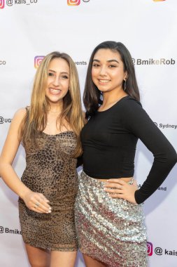Ava Kolker ve Julia Garcia, 1 Mayıs 2021 'de Bell Canyon, CA' da bulunan özel konutta Genç Hollywood Sosyal Medya Partisine katıldı.