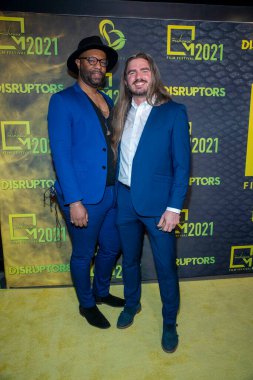 Mykell Barlow ve Justin Patten, 2 Mayıs 2021 'de TLC Çin Tiyatrosu' nun kapanış gecesi olan Micheaux Film Festivali 'ne katıldılar.