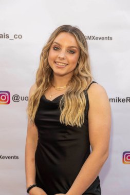 Alexis Rose, 1 Mayıs 2021 'de Bell Canyon, CA' daki özel konutta Genç Hollywood Sosyal Medya Sanayi Partisi 'ne katılıyor.