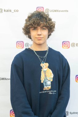 Enzo Torres, 1 Mayıs 2021 'de Bell Canyon, CA' da bulunan özel konutta Genç Hollywood Sosyal Medya Sanayi Partisi 'ne katılıyor.