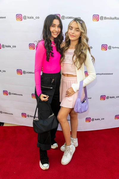 Siena Melgoza Sierrah Hudsonは2021年5月1日にカリフォルニア州ベルキャニオンの個人宅で開催されるYoung Hollywood Social Media Industry Partyに出席しました — ストック写真