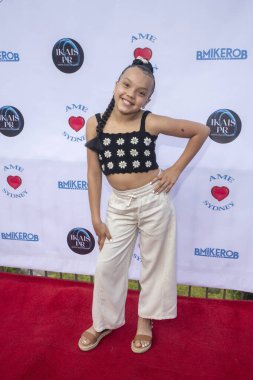 Journey Simone, 15 Mayıs 2021 'de Los Angeles, CA' da Ame için düzenlenen 14. Doğum günü partisine katıldı.