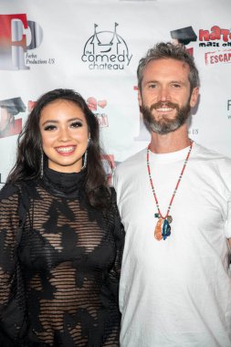 Jane Powers ve Pierce Powers, Forbes Prodüksiyon sunumlarına katıldı: The Comedy Chateau, North Hollywood, CA 'da 29 Mayıs 2021' de Lekeli Kırmızı Halı