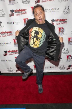 Adam Richmond sunar: The Comedy Chateau 'daki Lekeli Kırmızı Halı 29 Mayıs 2021' de Kuzey Hollywood, CA