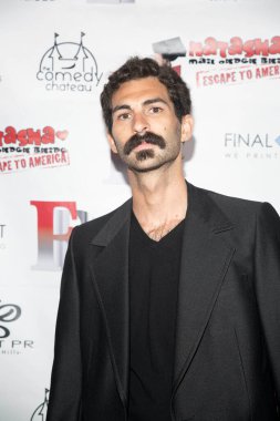 Cody Gidley sunar: The Comedy Chateau 'daki Lekeli Kırmızı Halı 29 Mayıs 2021' de Kuzey Hollywood, CA