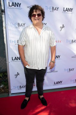 Caleb Emery, 12 Haziran 2021 'de Los Angeles, CA' daki özel konutta LANY Entertainment yaz toplantısı düzenliyor.