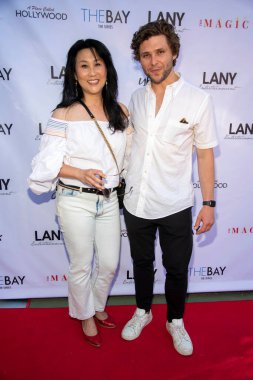 Michelle Kim ve Andrew Cereghino, 12 Haziran 2021 'de Los Angeles, CA' da LANY Entertainment yaz endüstrisi tanışma toplantısına katıldılar.