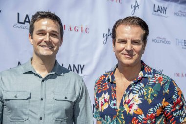 Jimmy Clabots ve Vincent De Paul, 12 Haziran 2021 'de Los Angeles, CA' da düzenlenen LANY Entertainment yaz endüstrisi tanışma toplantısına katıldılar.