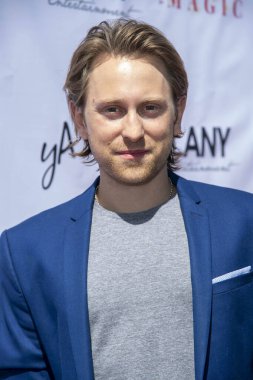 Eric Nelsen, 12 Haziran 2021 'de Los Angeles, CA' daki özel konutta LANY Entertainment yaz toplantısı düzenliyor.