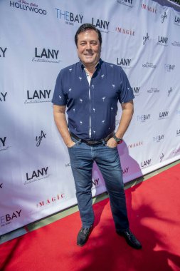 Jeff Rector, 12 Haziran 2021 'de Los Angeles, CA' daki özel konutta LANY Entertainment yaz toplantısı düzenliyor.