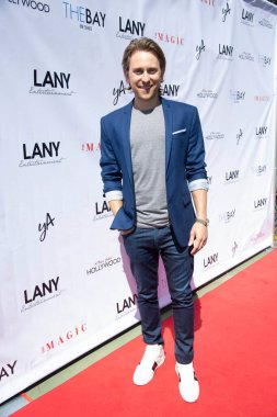 Eric Nelsen, 12 Haziran 2021 'de Los Angeles, CA' daki özel konutta LANY Entertainment yaz toplantısı düzenliyor.