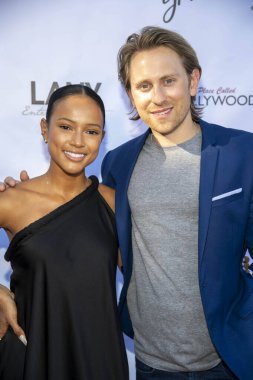 Karrueche Tran ve Eric Nelsen, 12 Haziran 2021 'de Los Angeles, Kaliforniya' da bulunan özel bir konutta LANY Eğlence Sanayii toplantısına katıldılar.