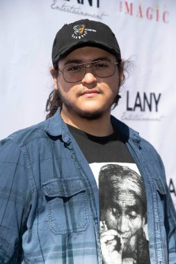 Dante Aleksander, 12 Haziran 2021 'de Los Angeles, CA' da LANY Entertainment yaz endüstrisi tanışma toplantısına katılıyor.
