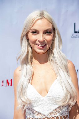 Danae Bundy, 12 Haziran 2021 'de Los Angeles, CA' daki özel konutta LANY Entertainment yaz toplantısı düzenliyor.