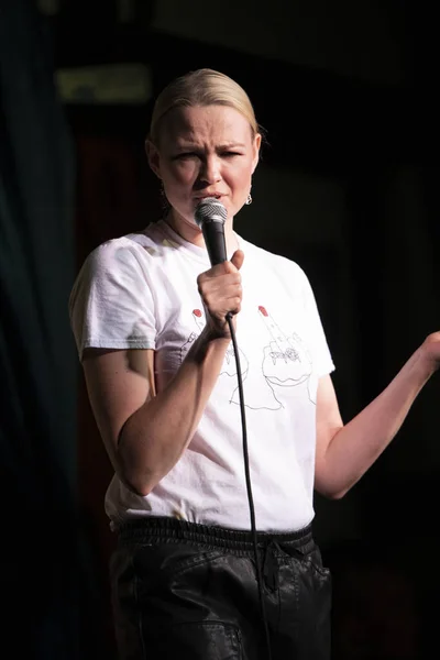Irina Voronina Účinkuje Debutu Shindig Show Comedy Chateau Los Angeles — Stock fotografie