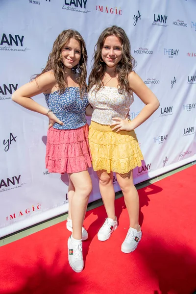 Chiara D 'Ambrosio, Bianca D' Ambrosio 12 Haziran 2021 'de Los Angeles, CA' daki özel konutlarda LANY Entertainment yaz endüstrisi tanışma toplantısına katıldı.
