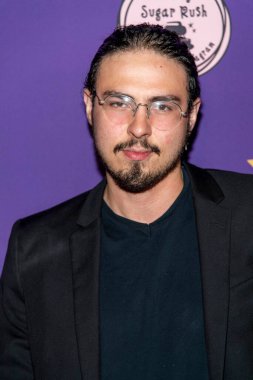 Hunter Hadley 24 Haziran 2021 'de PooBear, Shndo ve Loureen Ayyoub Video Gala Evi Black Star Burger, Los Angeles, CA' ya katıldı..