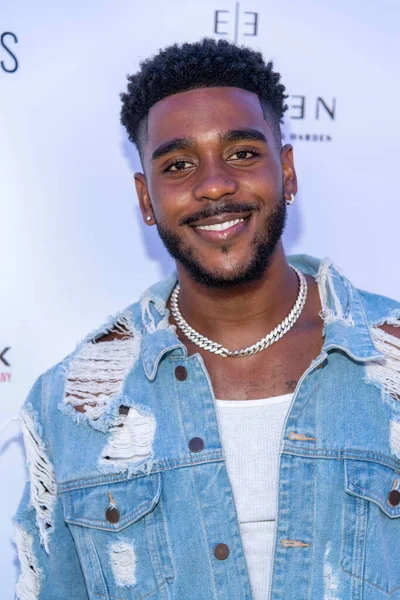 Terence (T) 24 Haziran 2021 'de Rocco' nun WeHo 'su Los Angeles, CA tarafından desteklenen 1. BET Öncesi Ünlüler Hediye Suiti' ne katılır.