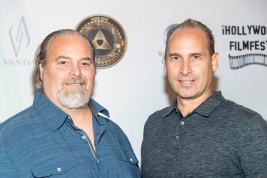 Michael K. Race, Steve Race 25 Haziran 2021 'de Hollywood Kadın Kulübü' nde iHollywood Film Festivali ve hediye süitine katıldı.