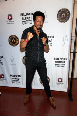 Rico E. Anderson 25 Haziran 2021 'de Hollywood Kadın Kulübü' nde iHollywood Film Festivali ve hediye süitine katılır.