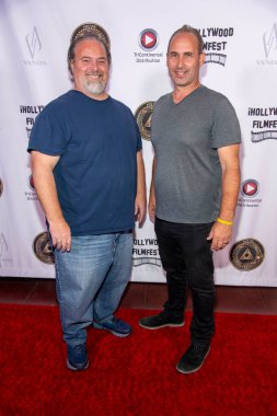 Michael K. Race, Steve Race 27 Haziran 2021 'de Hollywood Kadın Kulübü' nde iHollywood Film Festivali partisine katıldı.