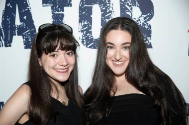 Chloe Noelle, Zoe Nazarian 7 Ağustos 2021 'de TCL Çin Tiyatrosu' ndaki 