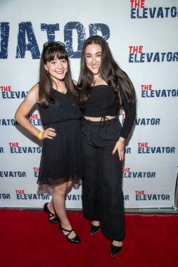 Chloe Noelle, Zoe Nazarian 7 Ağustos 2021 'de TCL Çin Tiyatrosu' ndaki 